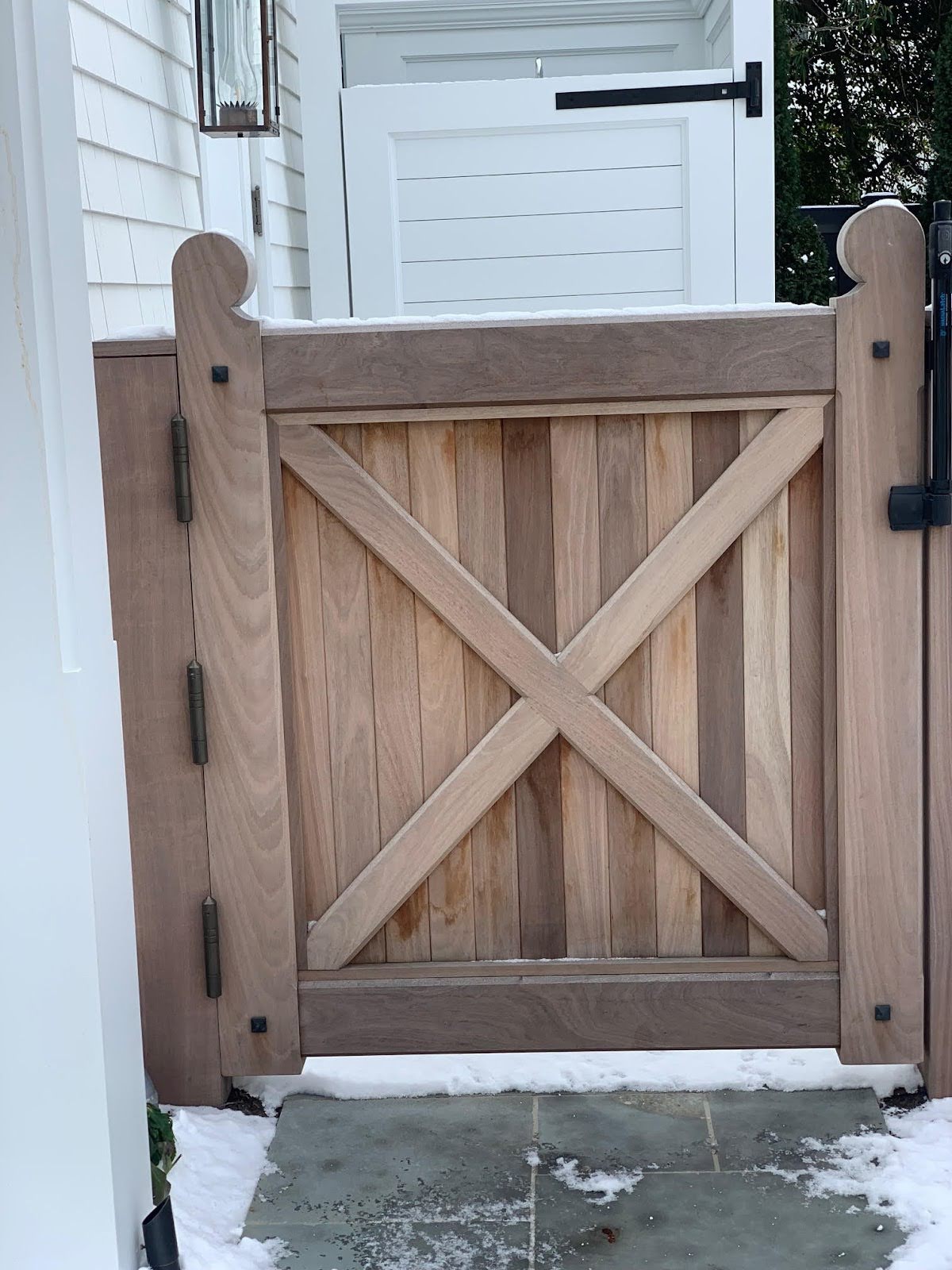 Self-Closing Hinges for Wooden Fence Gates: Safe and Stylish Design Solutions