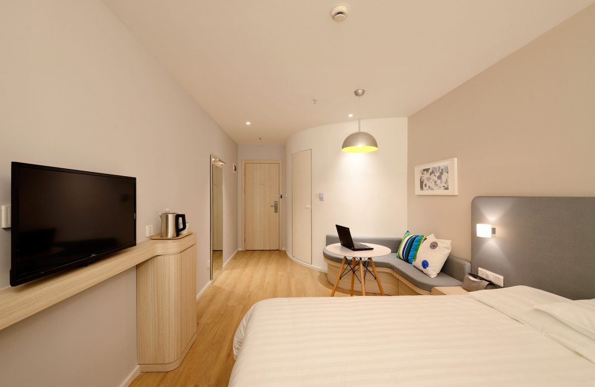 Best Hinges for Hotel Room Doors: ADA, Soft Close, and Installation Guide